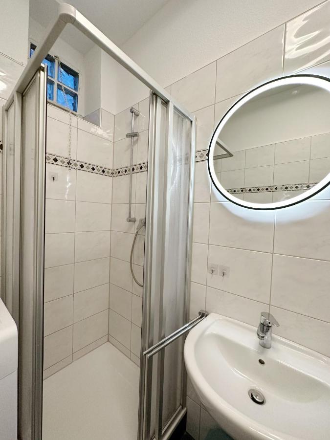 Igo Apartment 2 Schlafenzimmer Mit Waschmaschine Trockner Haustier Rheinufer 5Min Netflix Disney Plus 17-6 Duisburgo Exterior foto